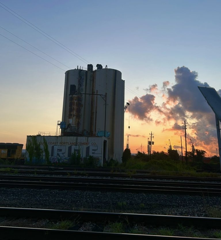 Concrete mill