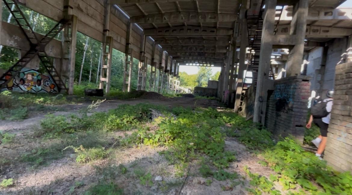 Ship repair yard hangar